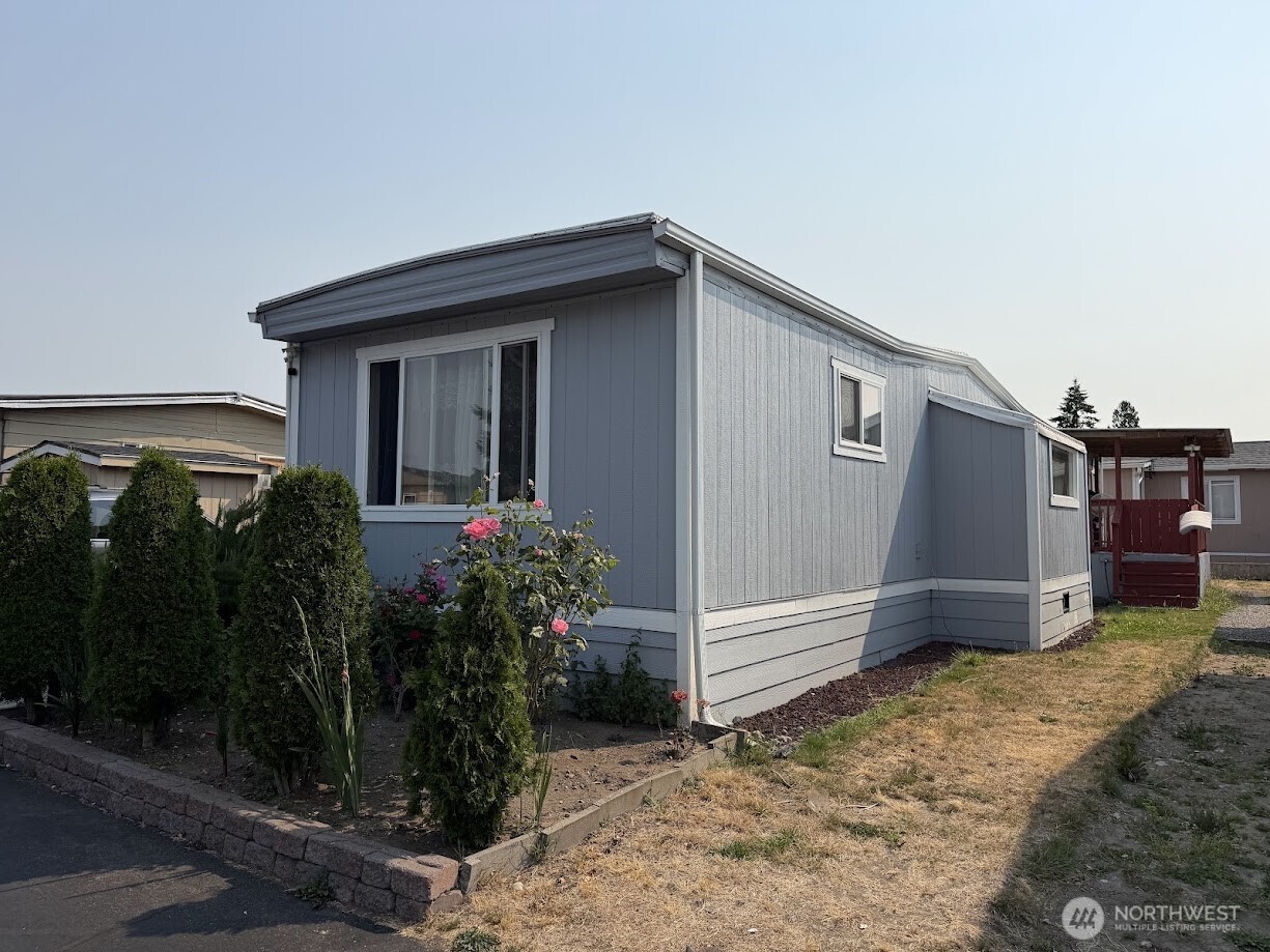 210 37th Street SE #105 — photo