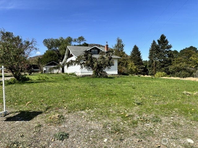 1722 Kay Street W — photo