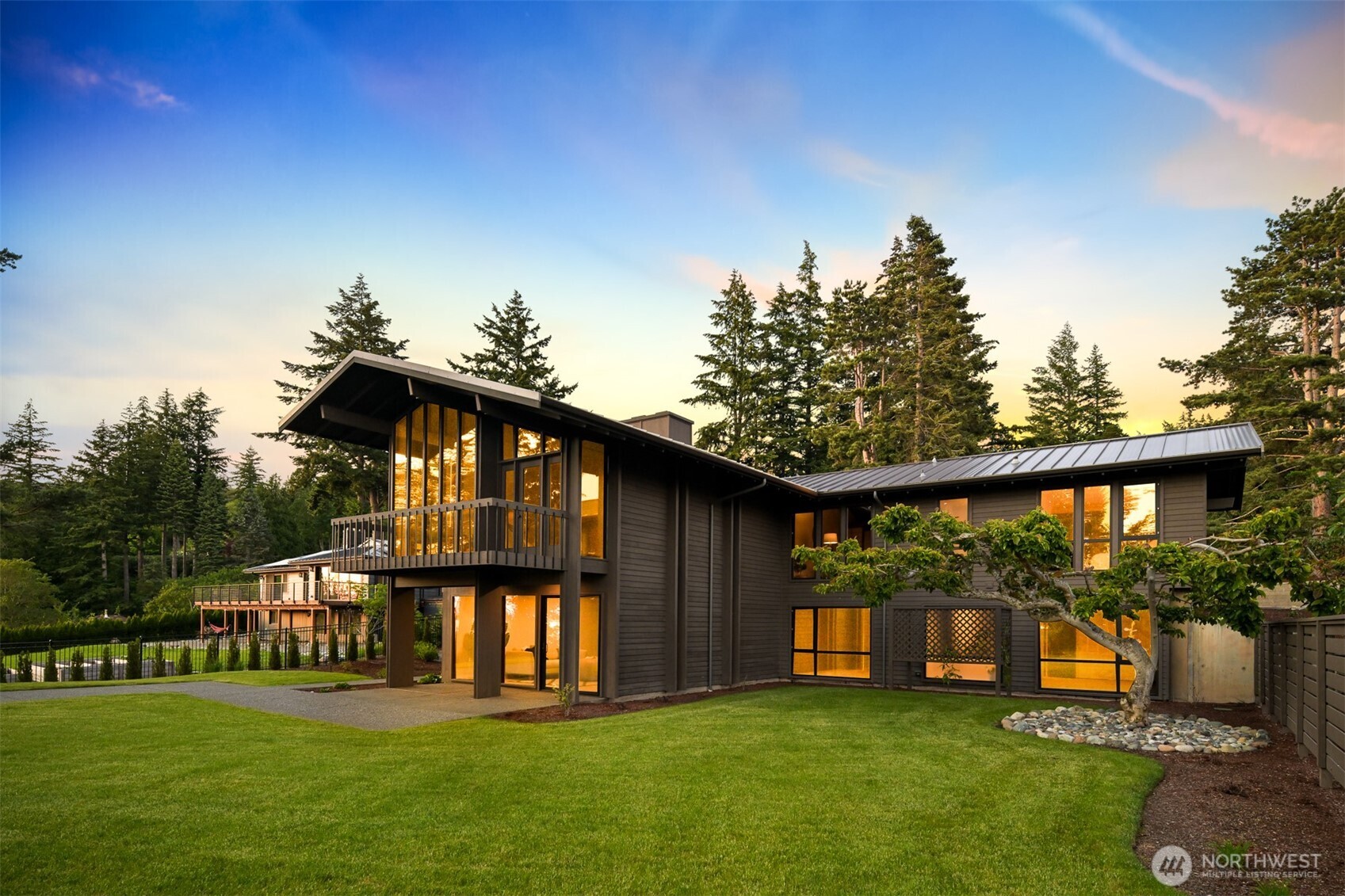 430 Bayside Drive — photo