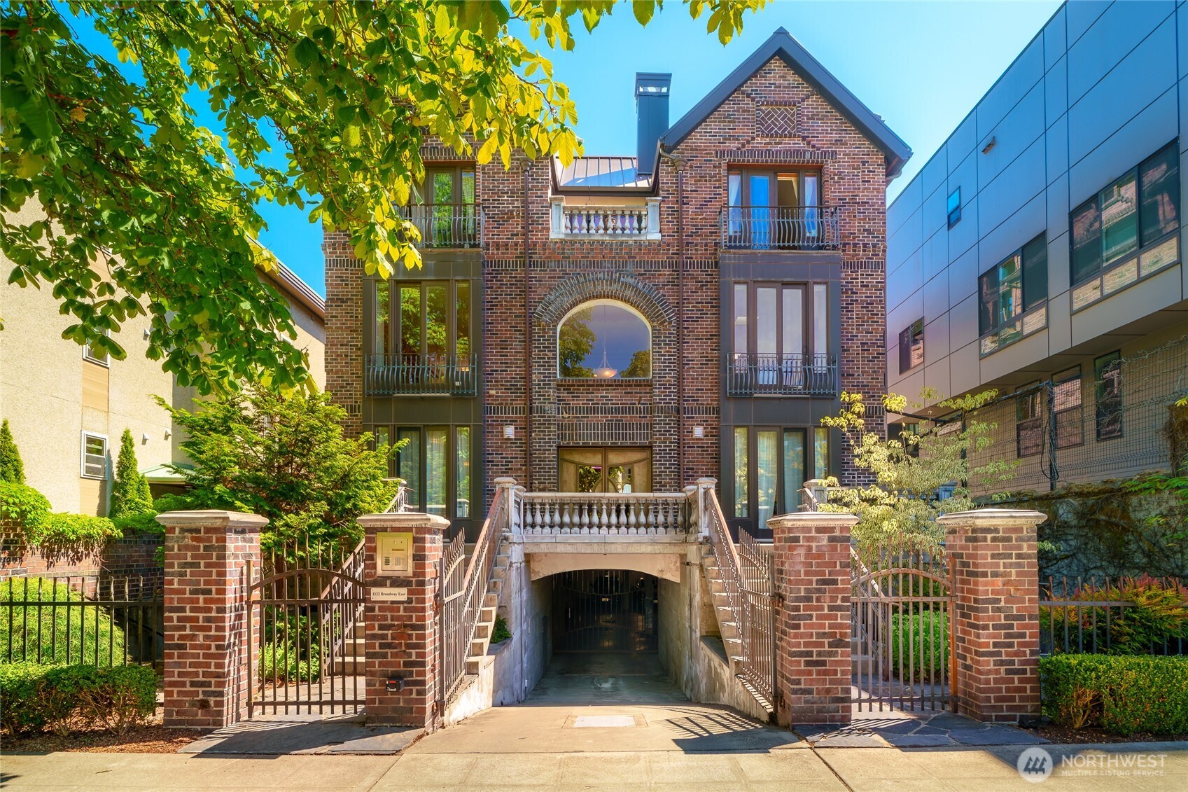 1122 Broadway E #301 — photo