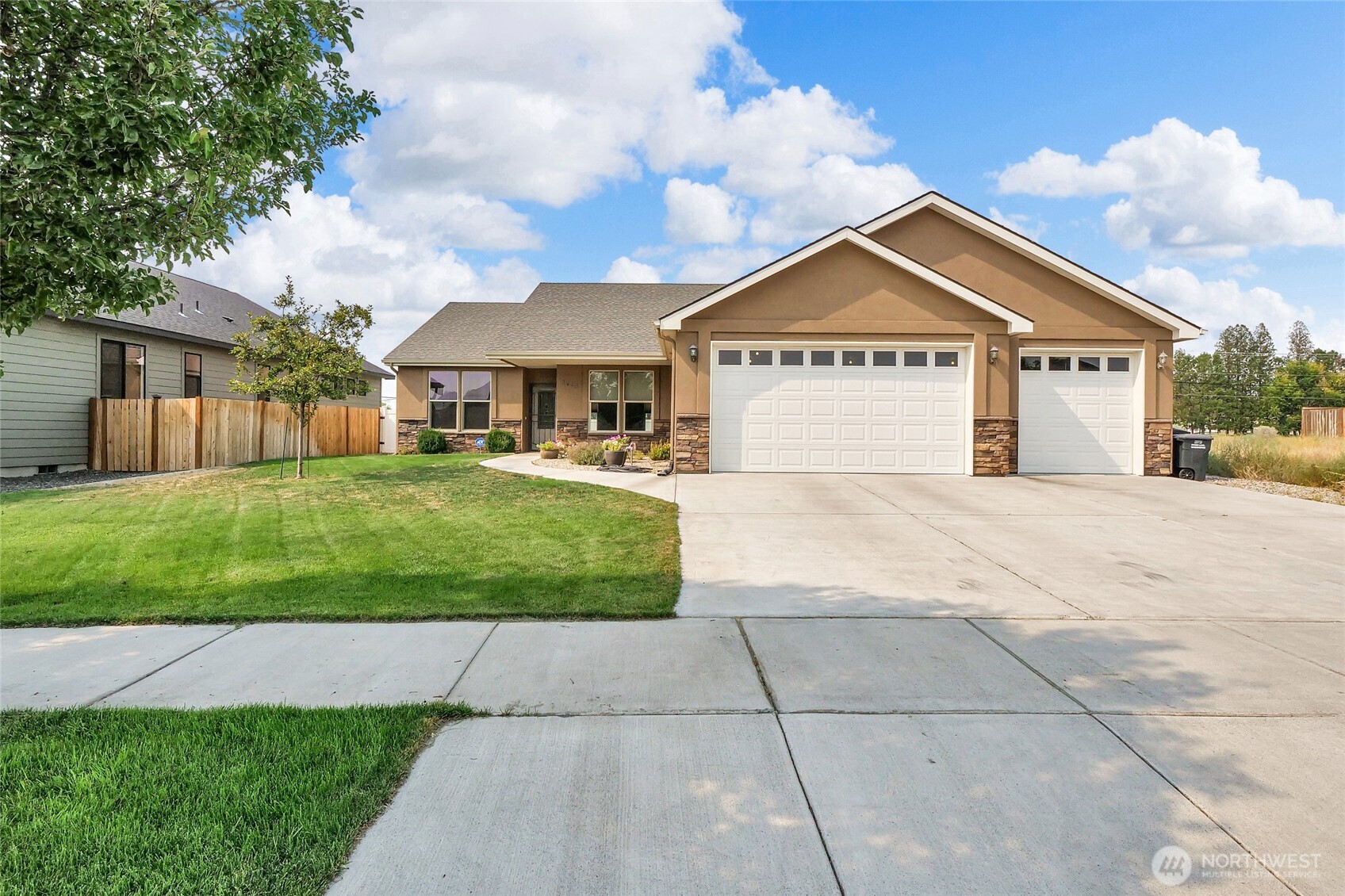 3440 W Blue Heron Lane — photo