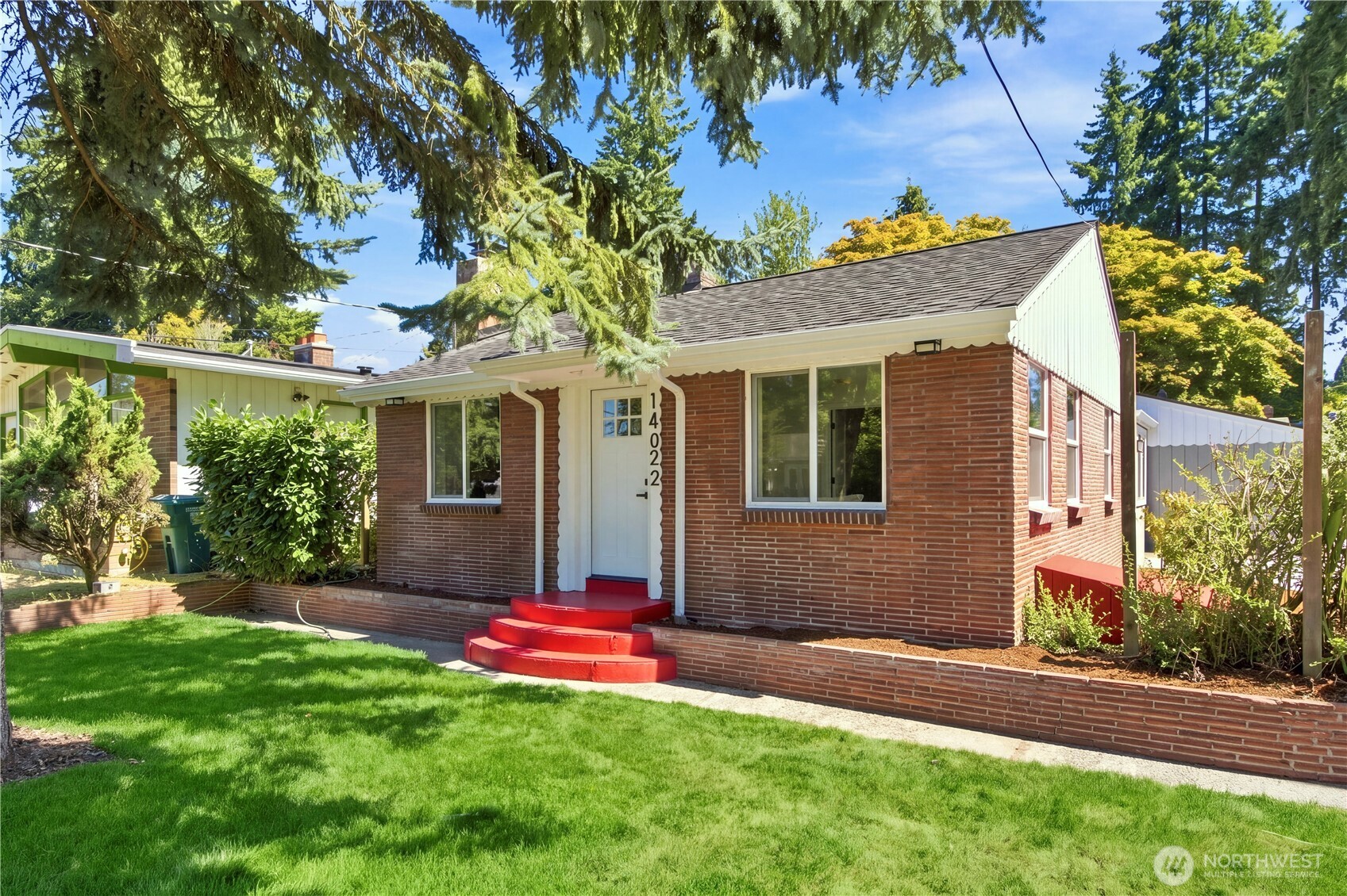 14022 Roslyn Place N — photo