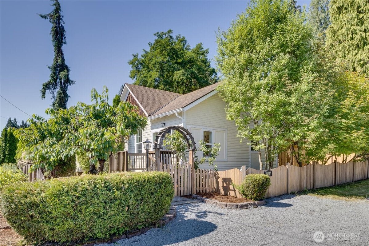 402 W Galena Street — photo
