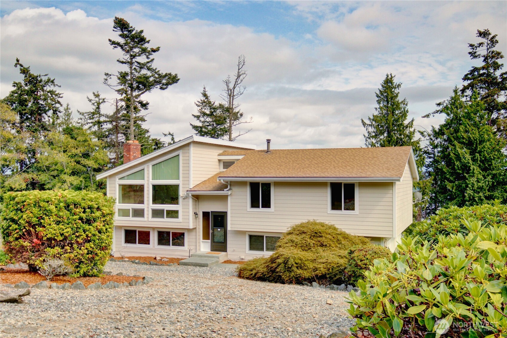 7565 Crescent Lane — photo