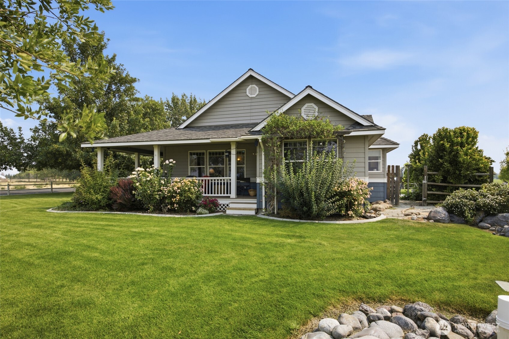 7203 Dahl NE — photo