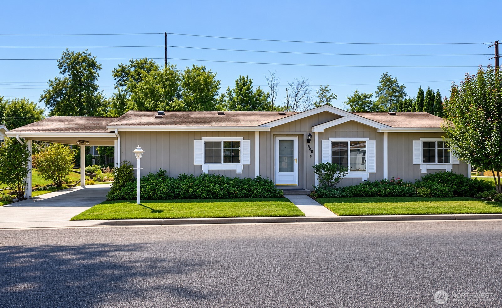 808 SE Mockingbird Drive — photo