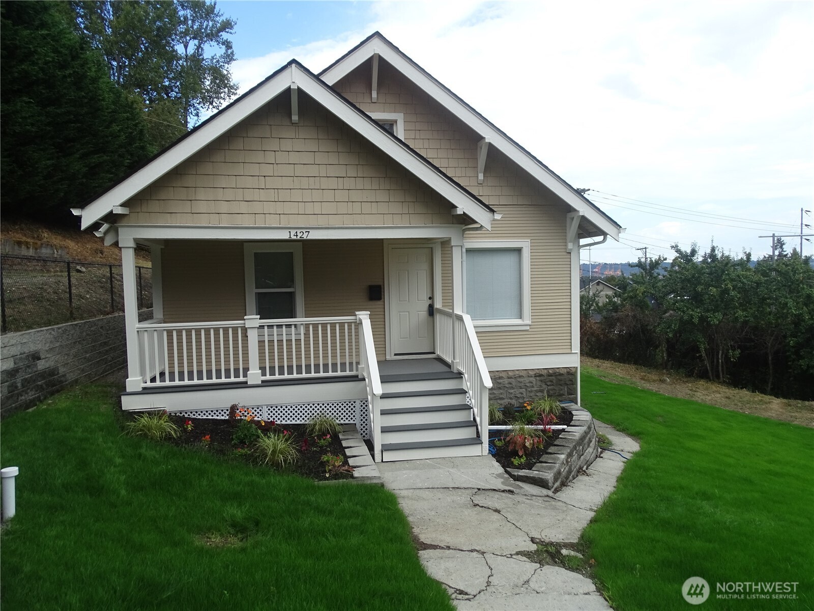 1427 E Fairbanks Street — photo