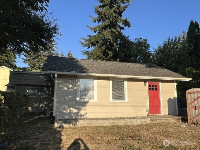 414 Chambers Street NE — photo