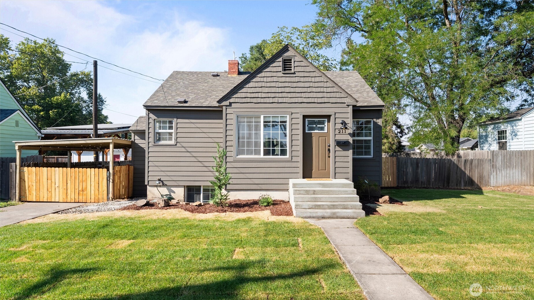 211 SE 4th Street — photo