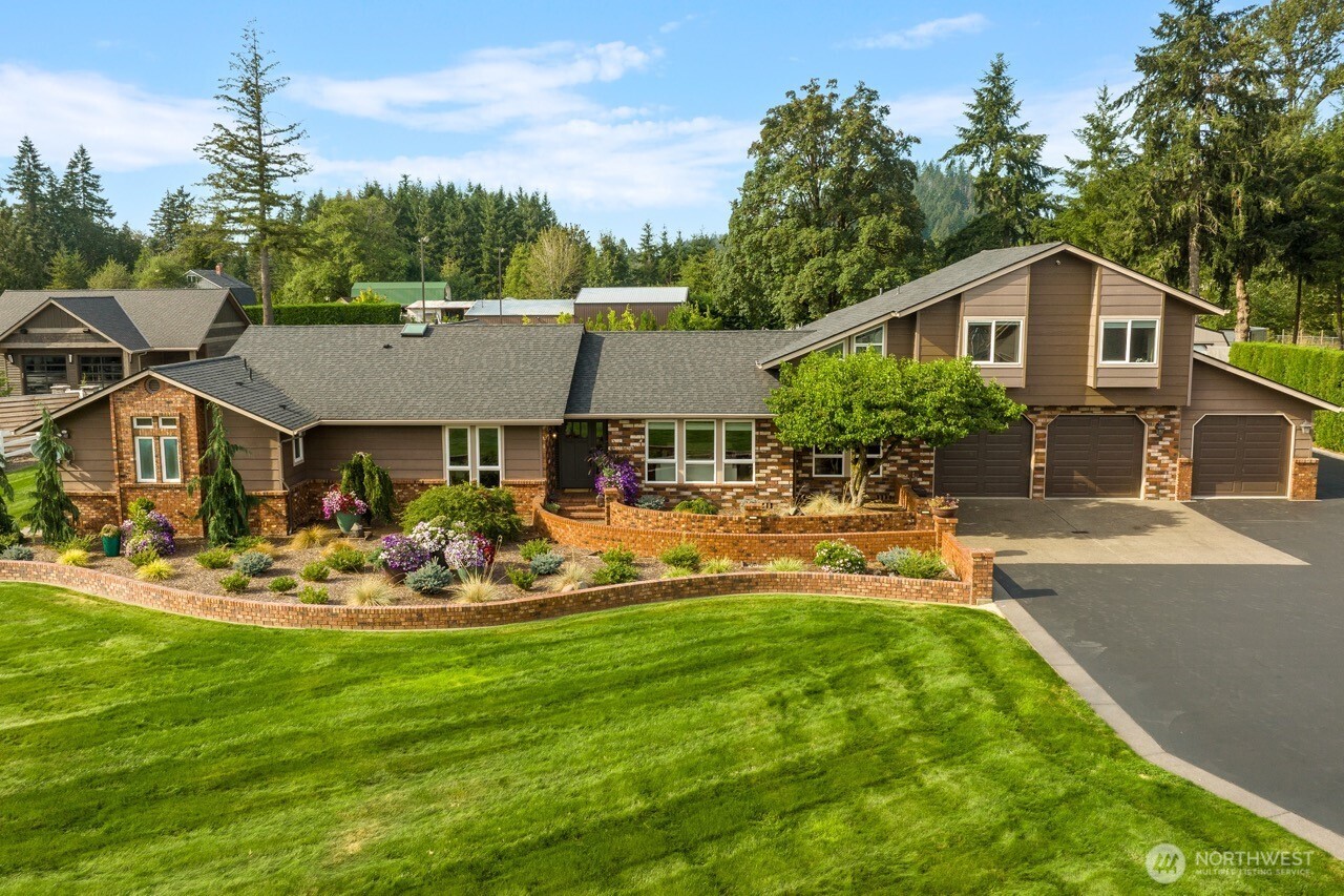 109 Bond Drive — photo