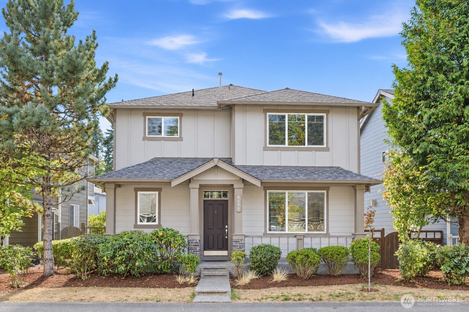 4589 Strathmore Circle SW — photo