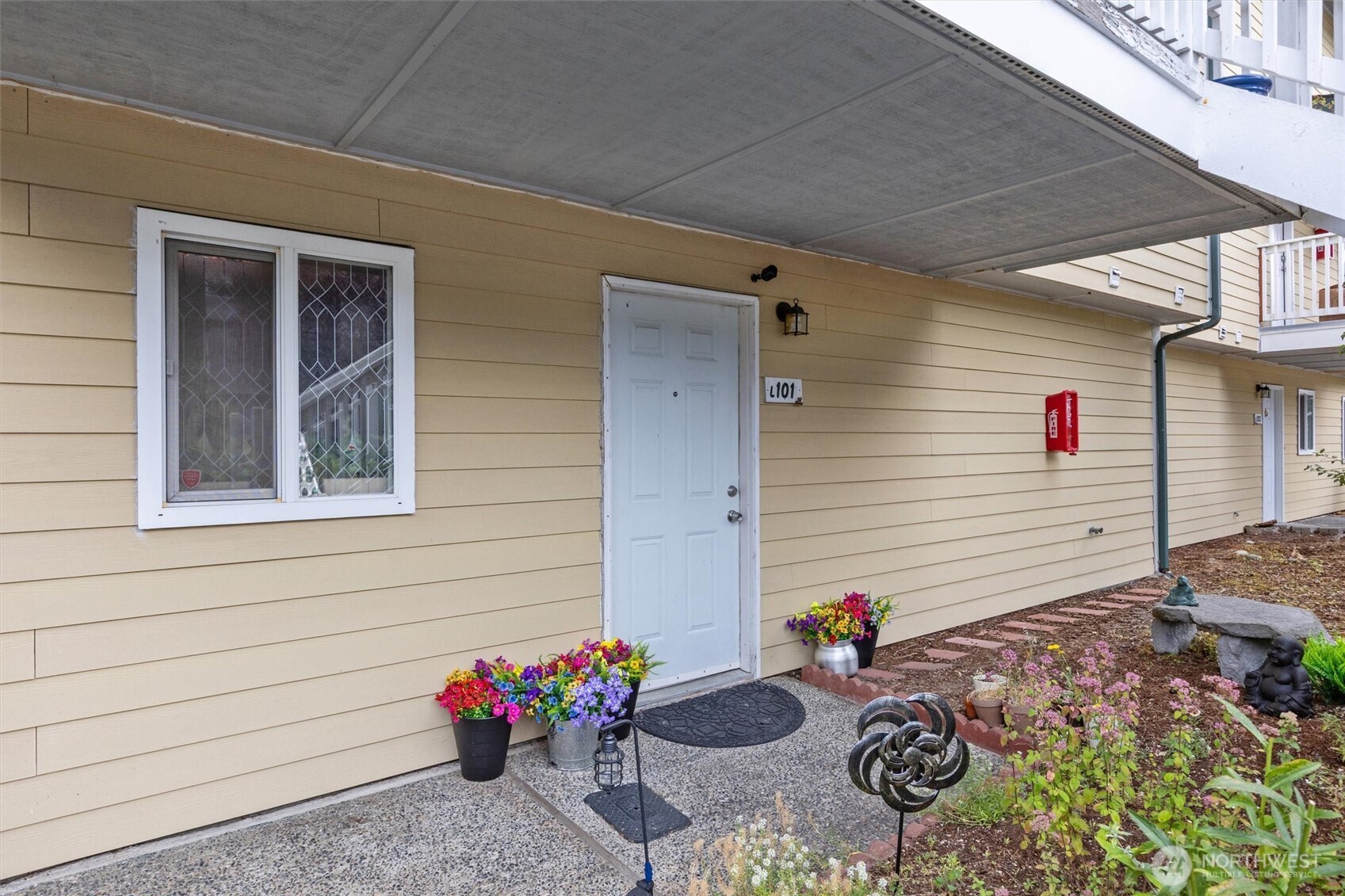 8823 Holly Drive #L101 — photo