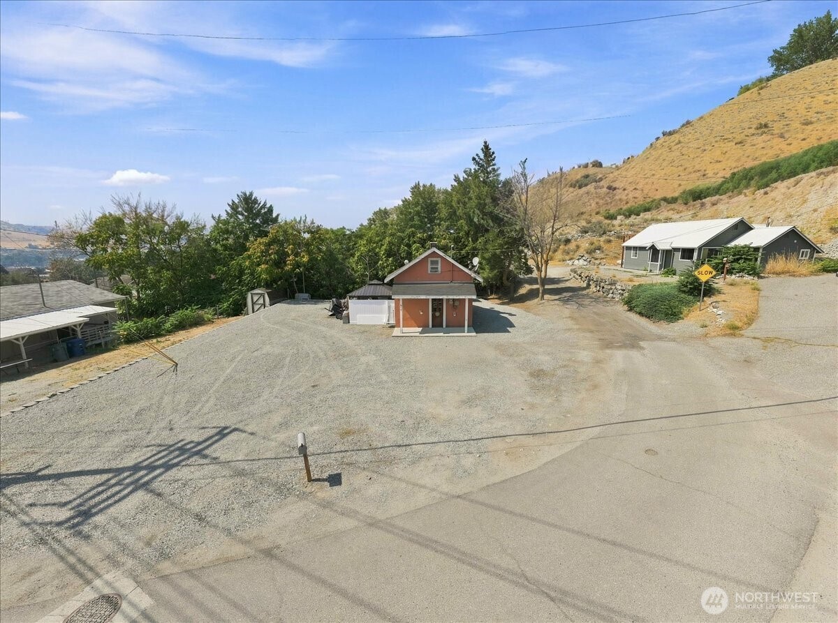 617 N Bradley Street — photo