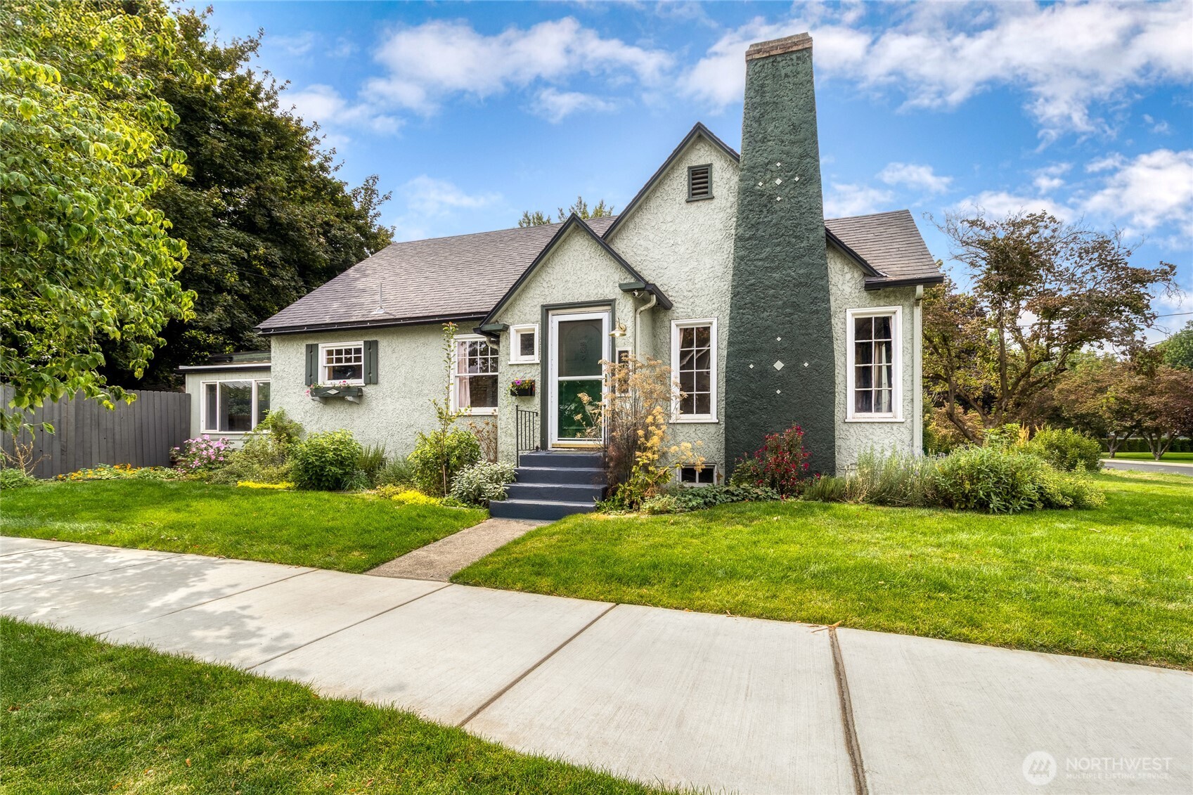 1002 Howard Street — photo