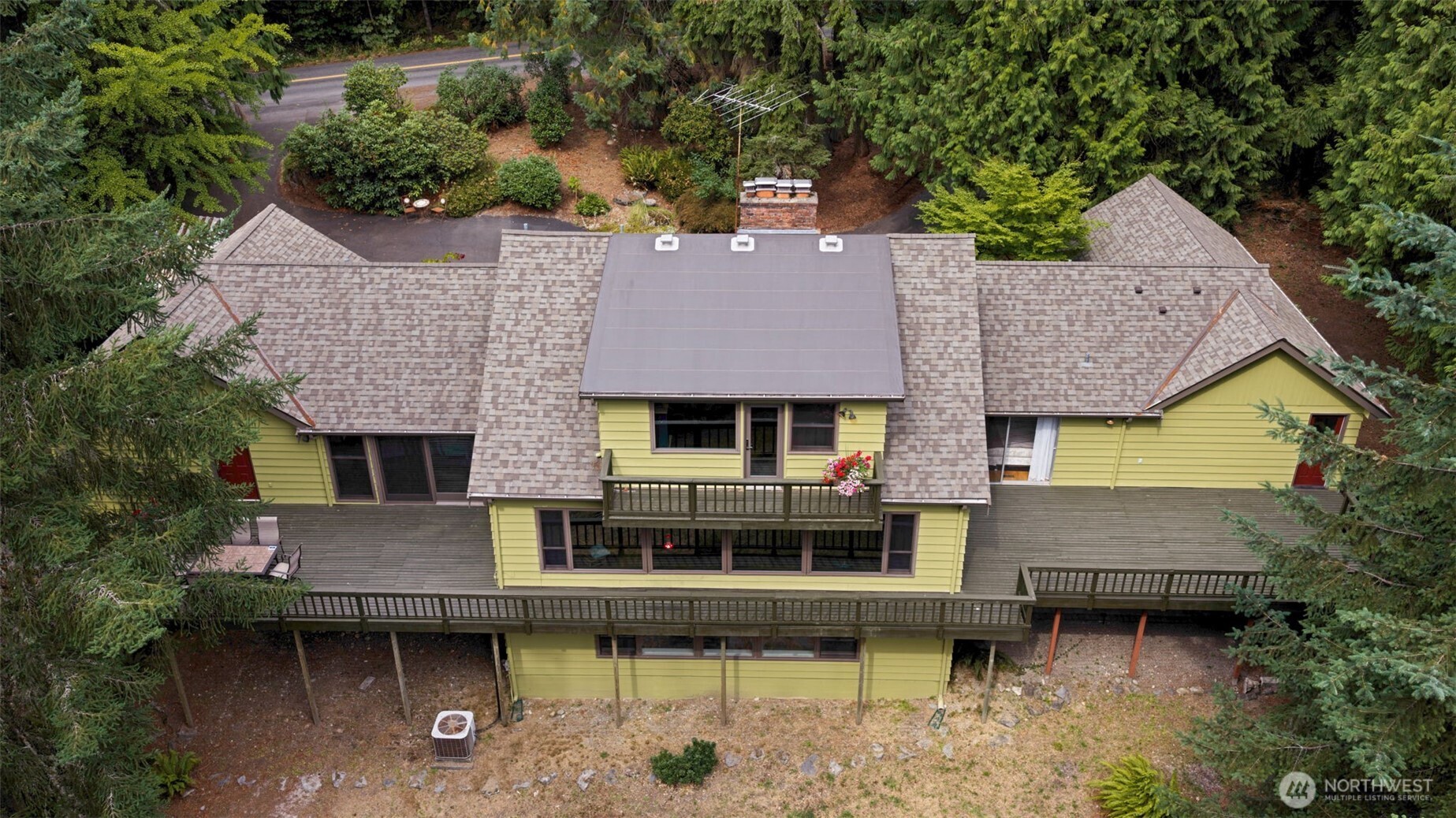 25235 SE Mirrormont Drive — photo