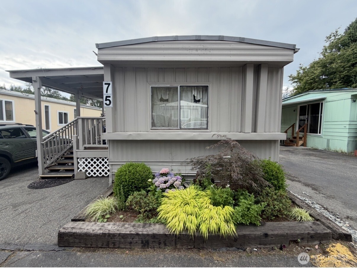 10515 Woodinville #75 — photo