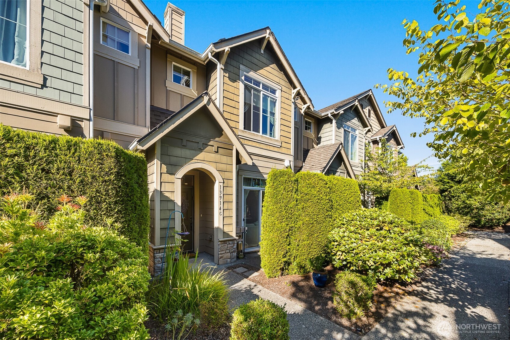 13914 North Pointe Circle #C — photo