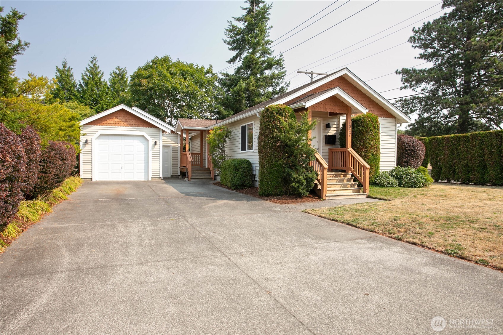 1227 E Indiana Street — photo
