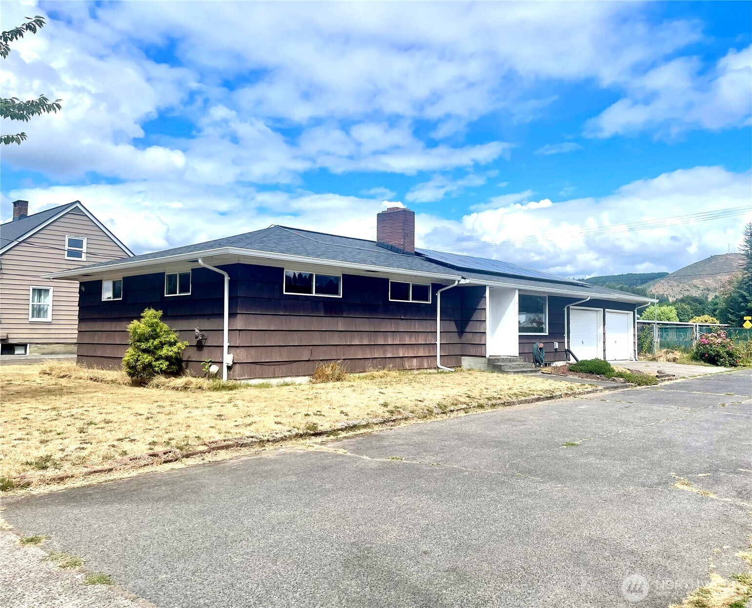 610 SW Front Avenue — photo