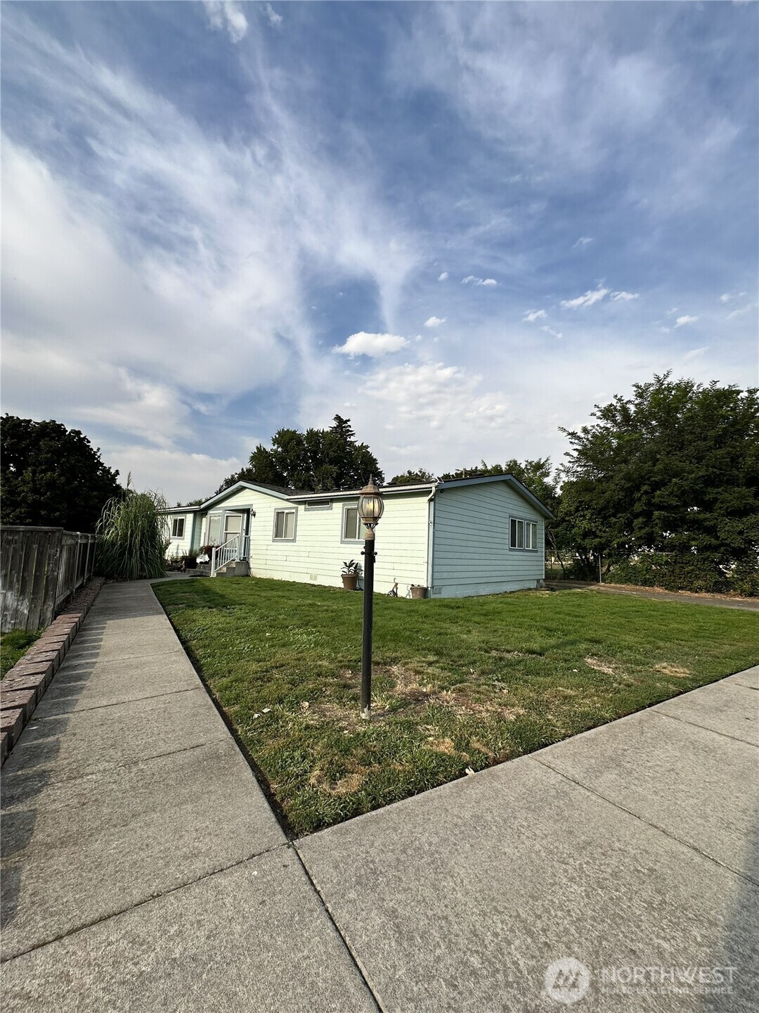 330 W 5th Street — photo