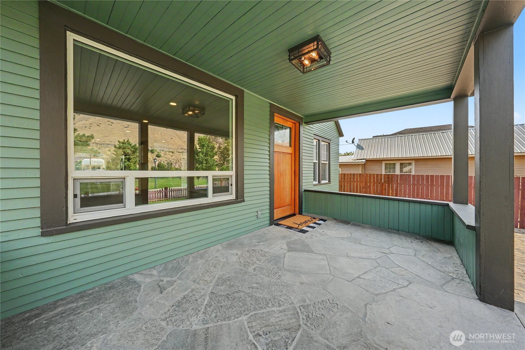 214 Riverside Drive, Cashmere, WA 98815 — photo 2
