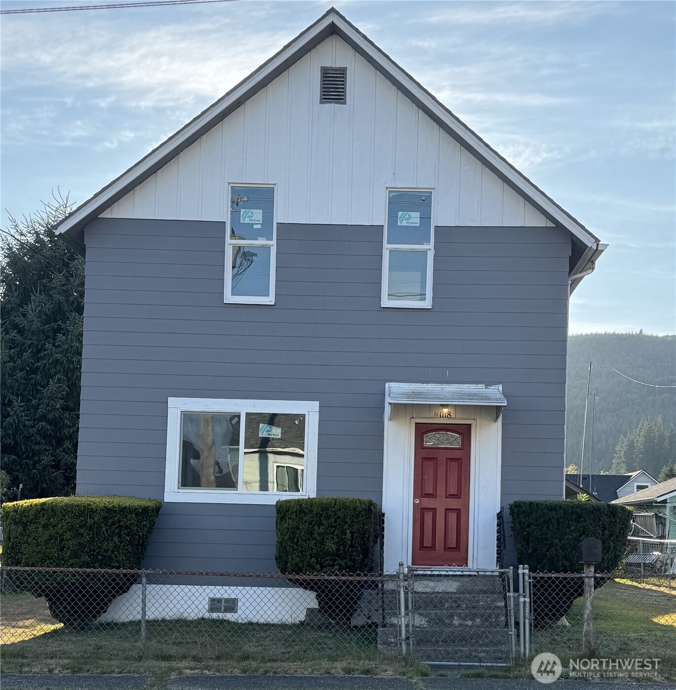 1118 Larch Street — photo
