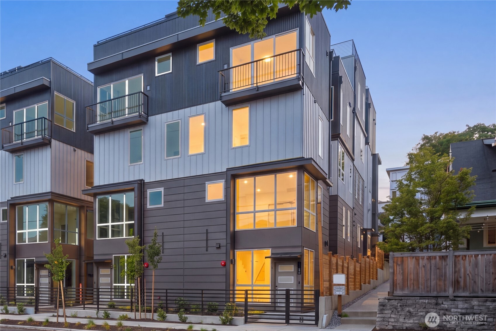 2328 Franklin Avenue E #D — photo