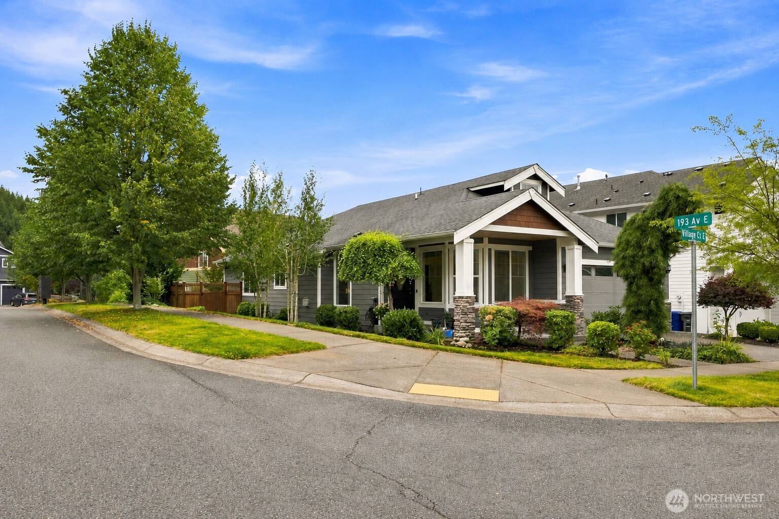 19220 Village Court E — photo