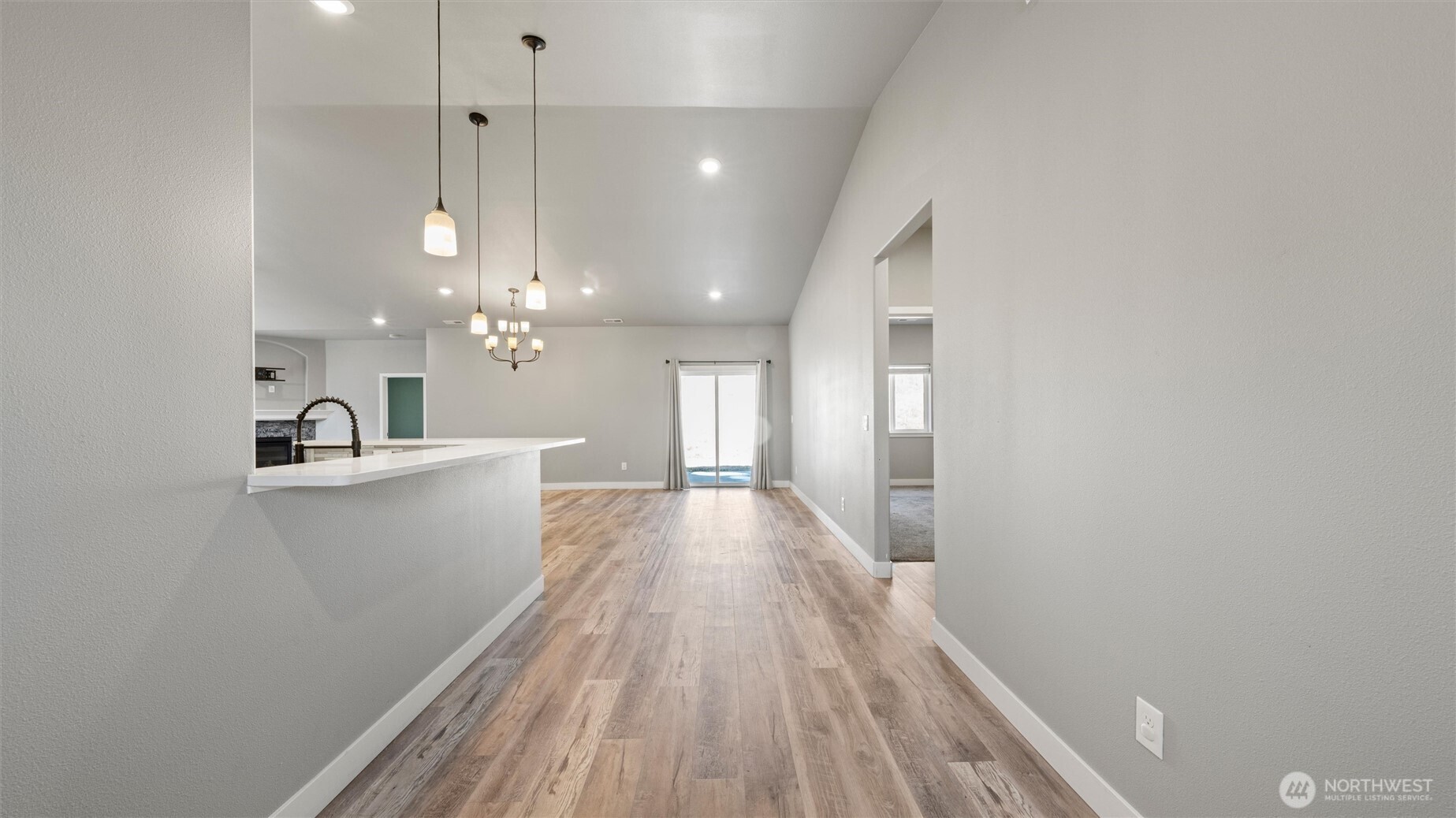 352 E Davis Street, Connell, WA 99326 — photo 2