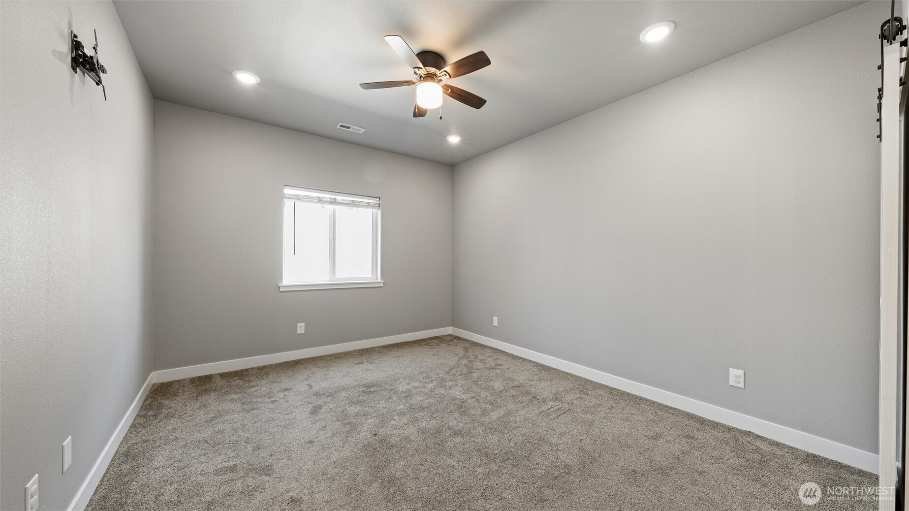 352 E Davis Street, Connell, WA 99326 — photo 3