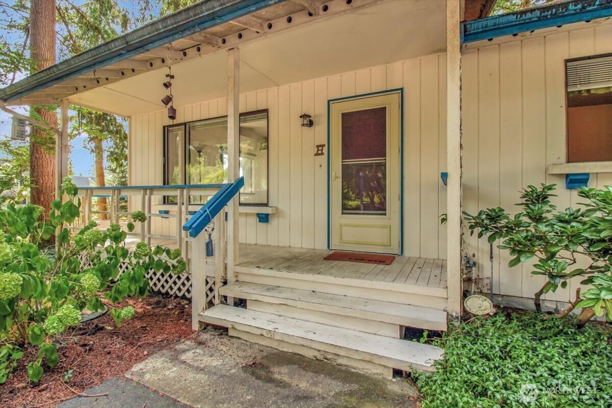 385 Glengarry Drive — photo