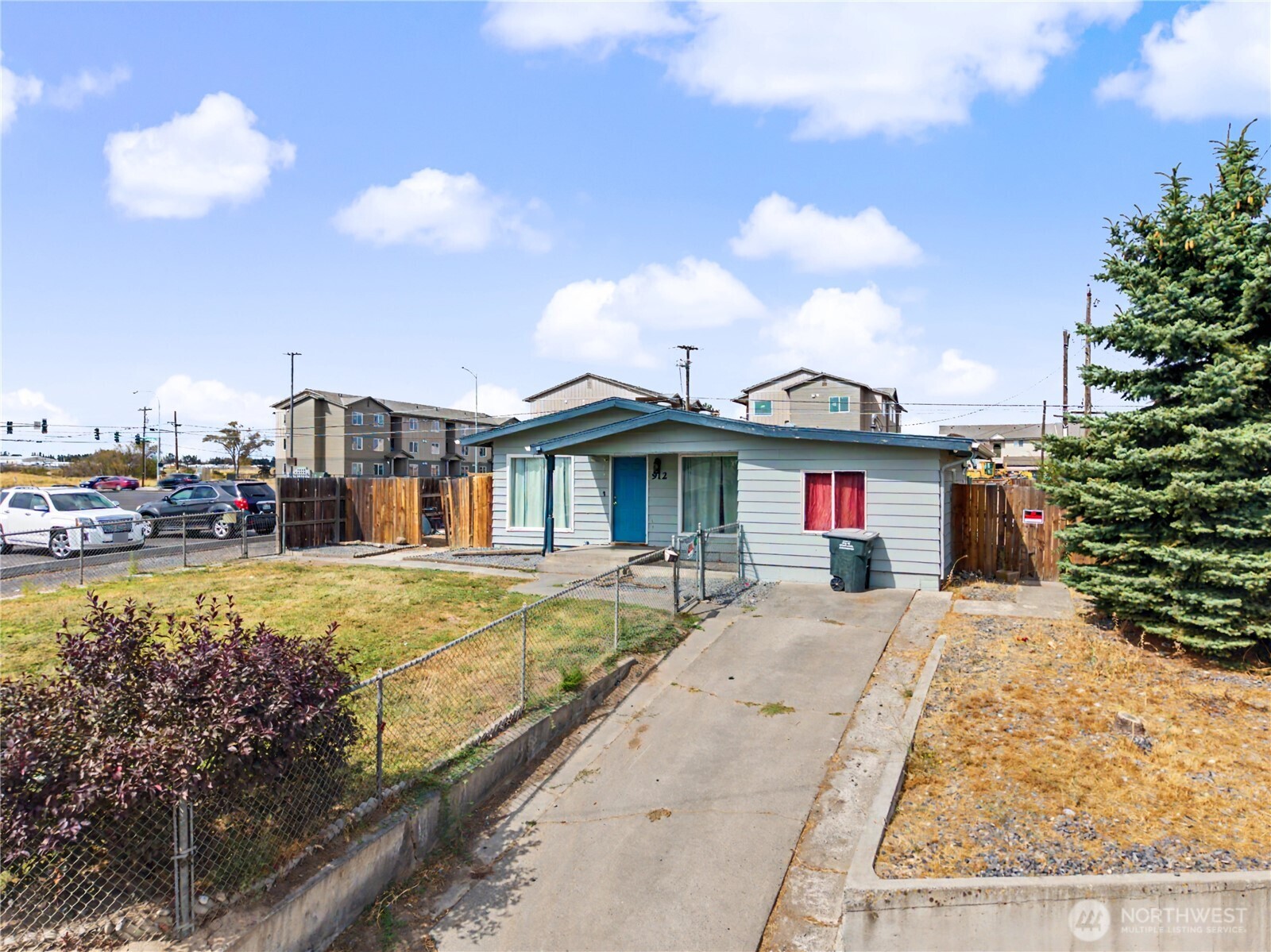 912 W Loop Drive NE — photo