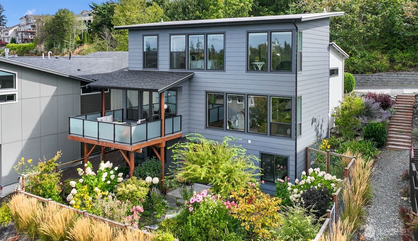 3414 Sussex Drive — photo