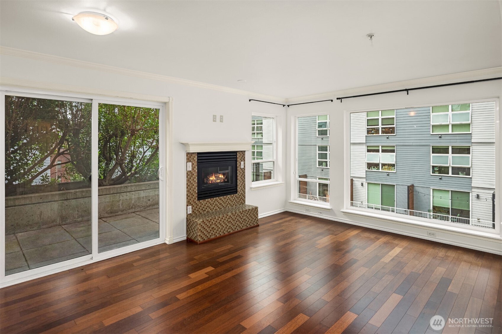 323 Queen Anne Avenue N #202 — photo