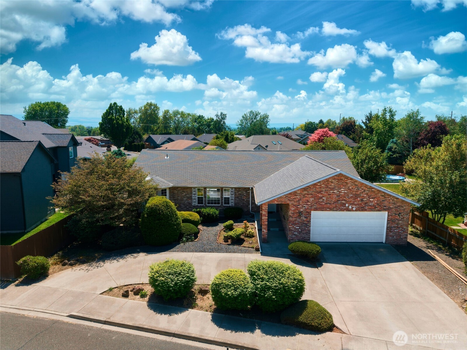 860 SE Sentry Drive — photo