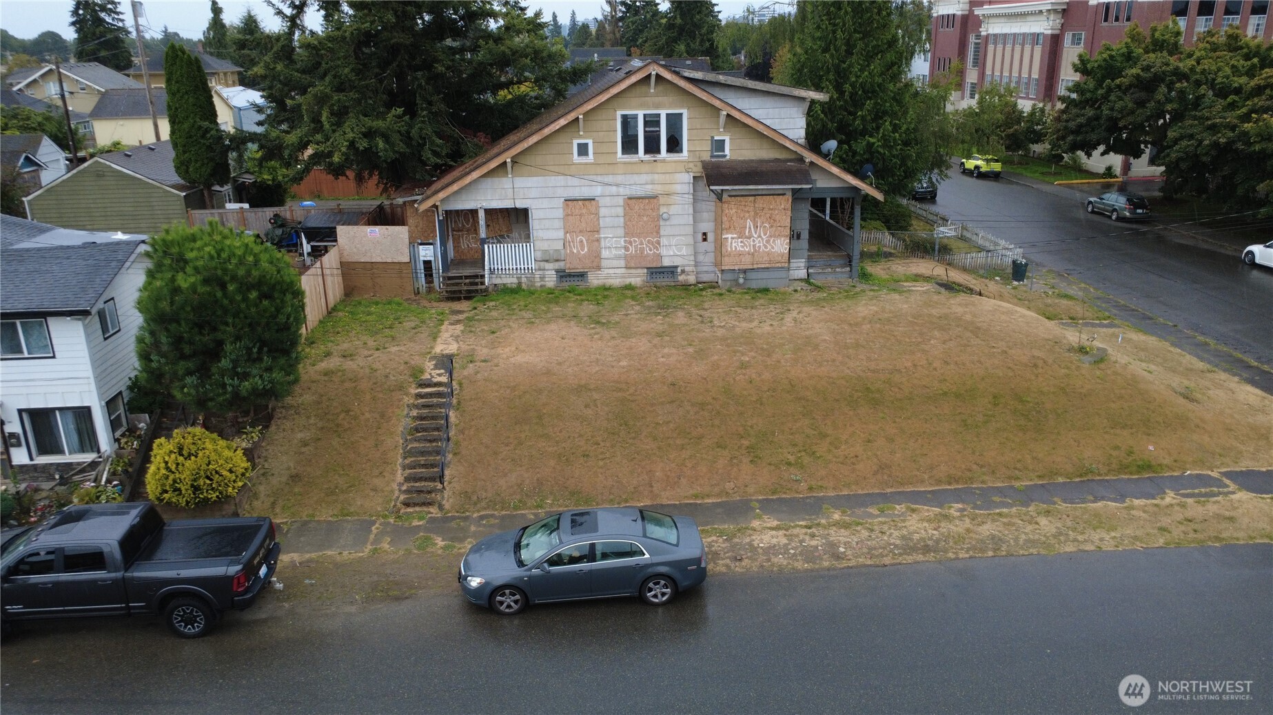 1703 Oakes — photo