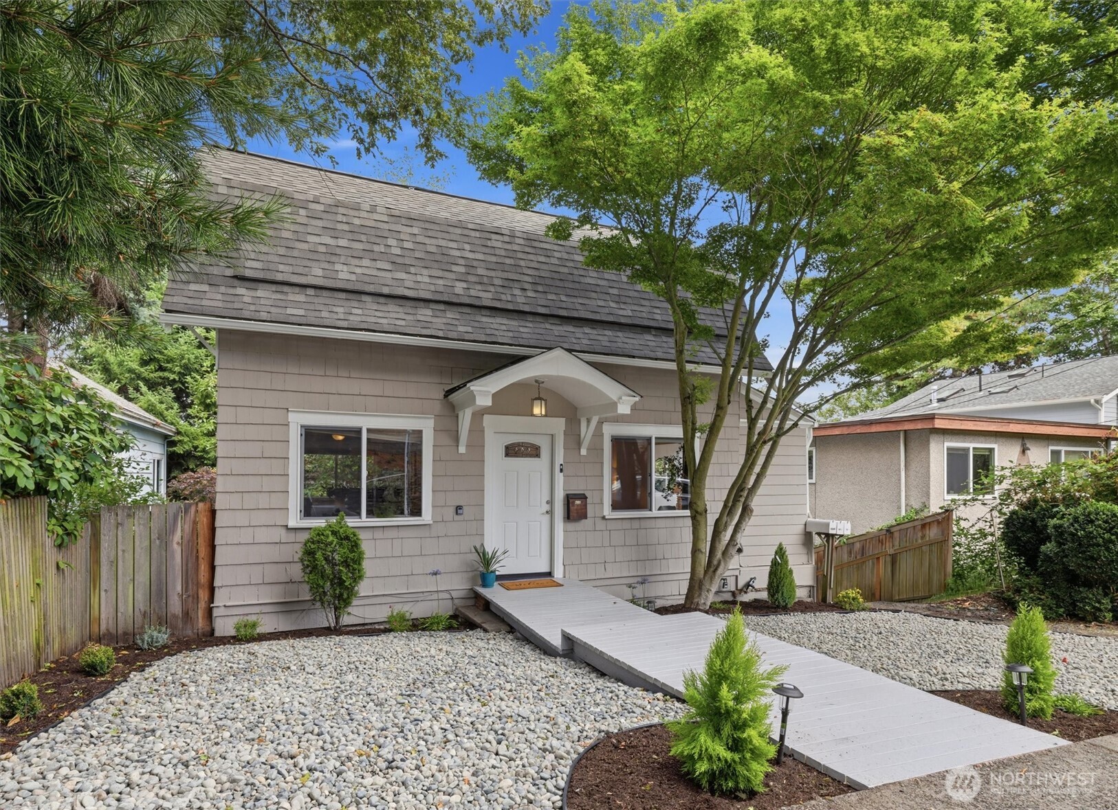 626 W Emerson Street — photo