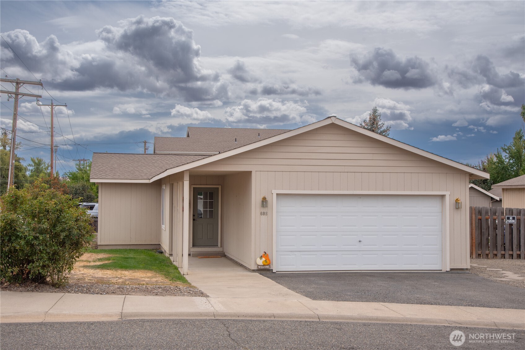 608 E Remington Drive — photo