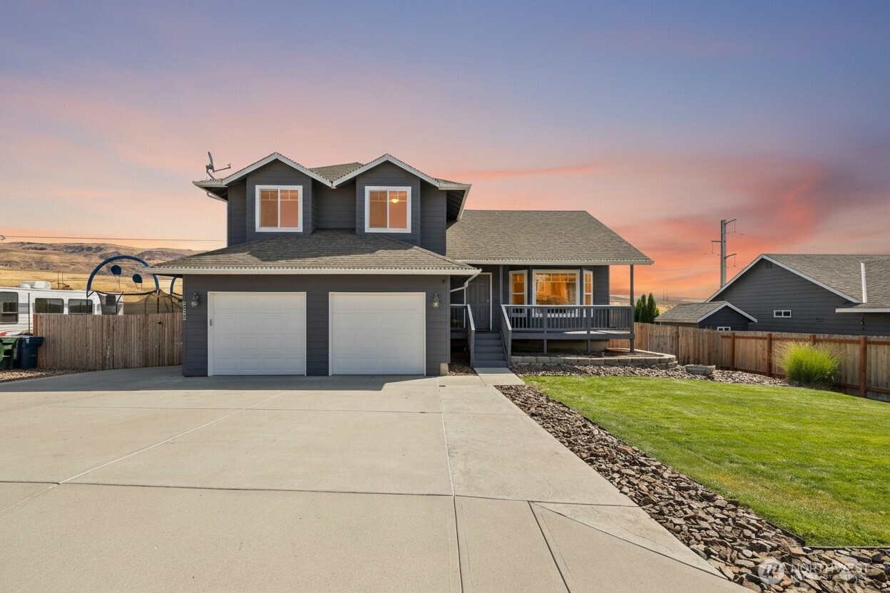 2502 Harvester Loop — photo