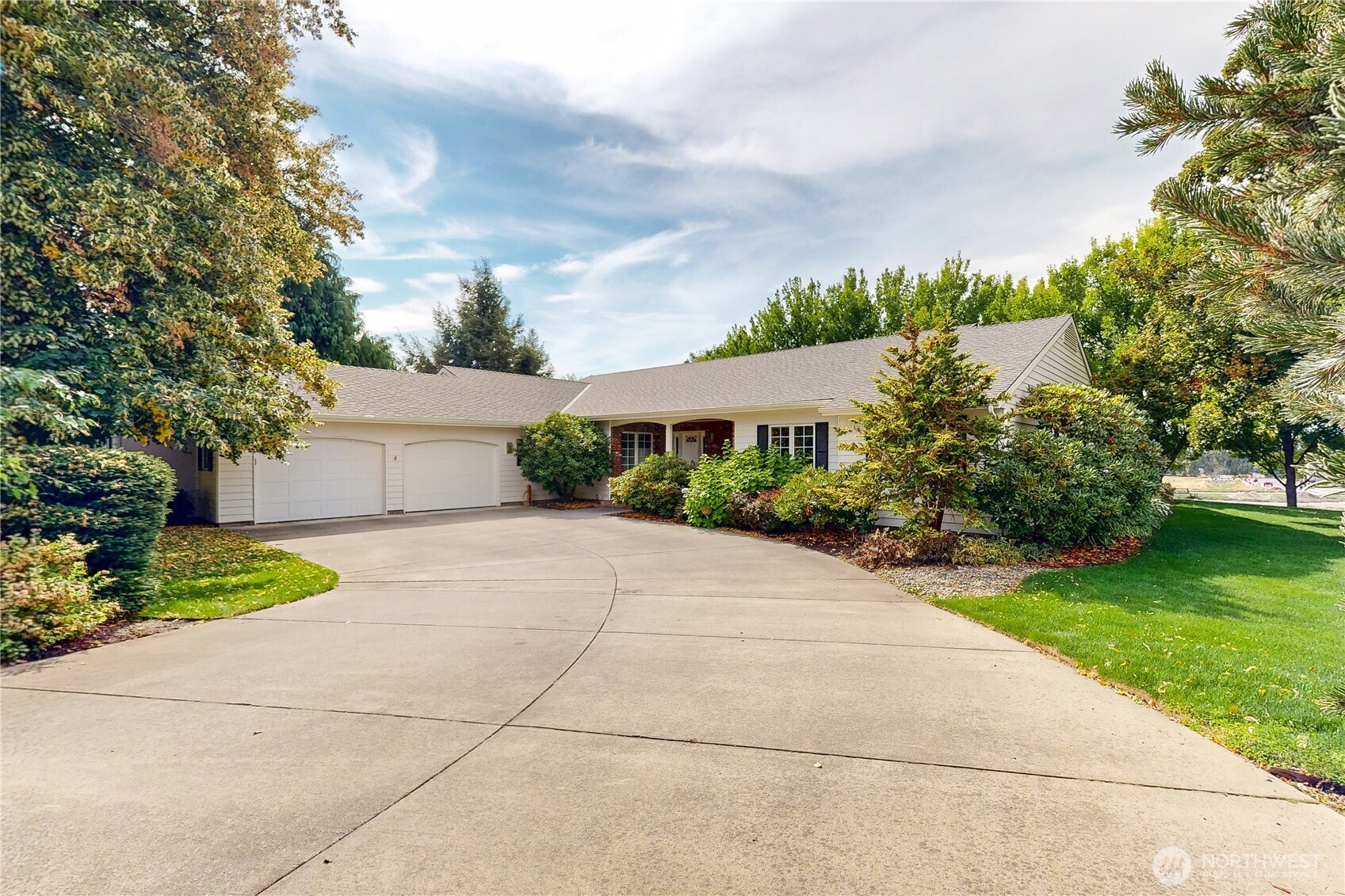 2460 Fairfield Drive — photo