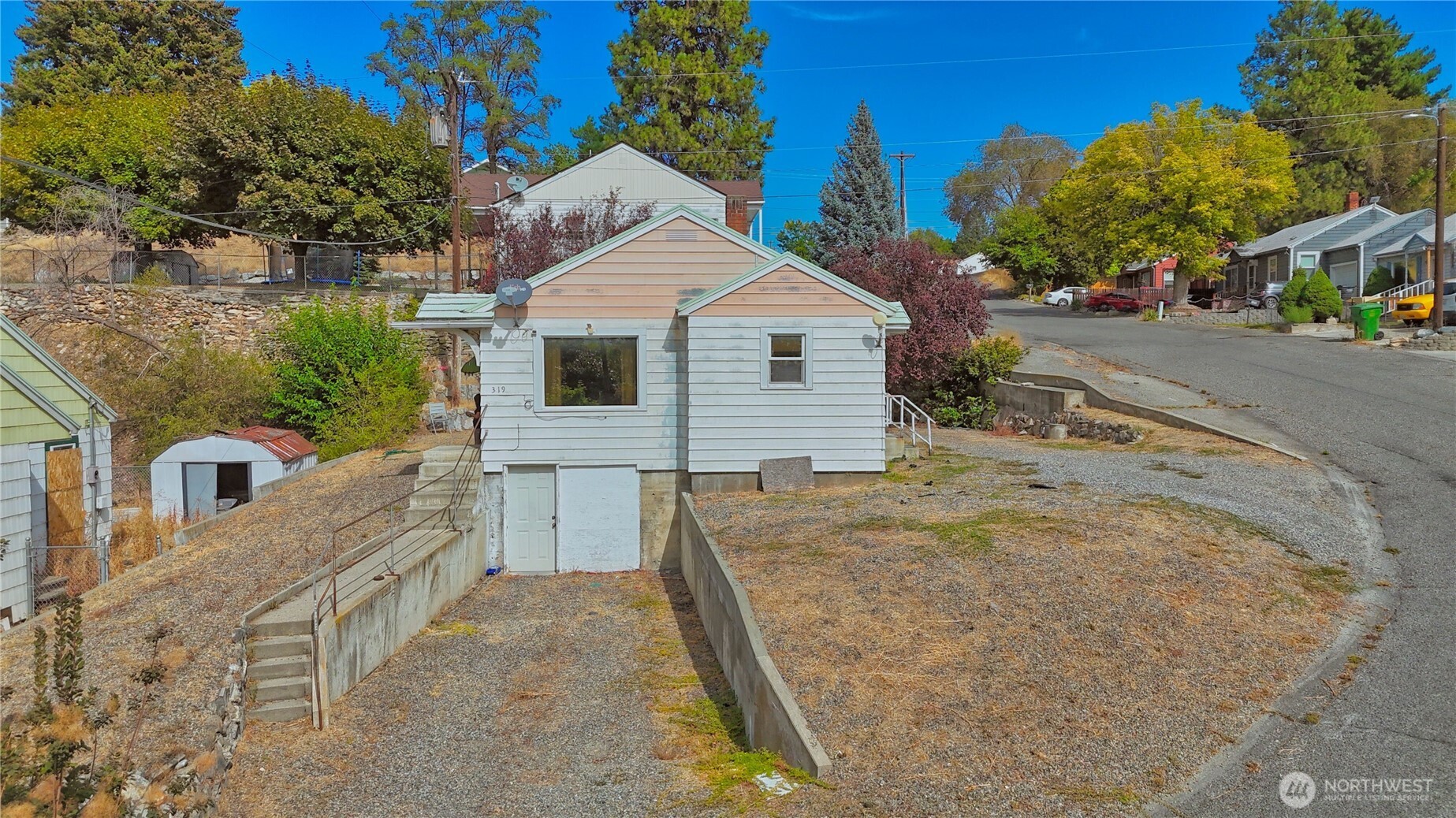 319 E Bartlett Avenue — photo