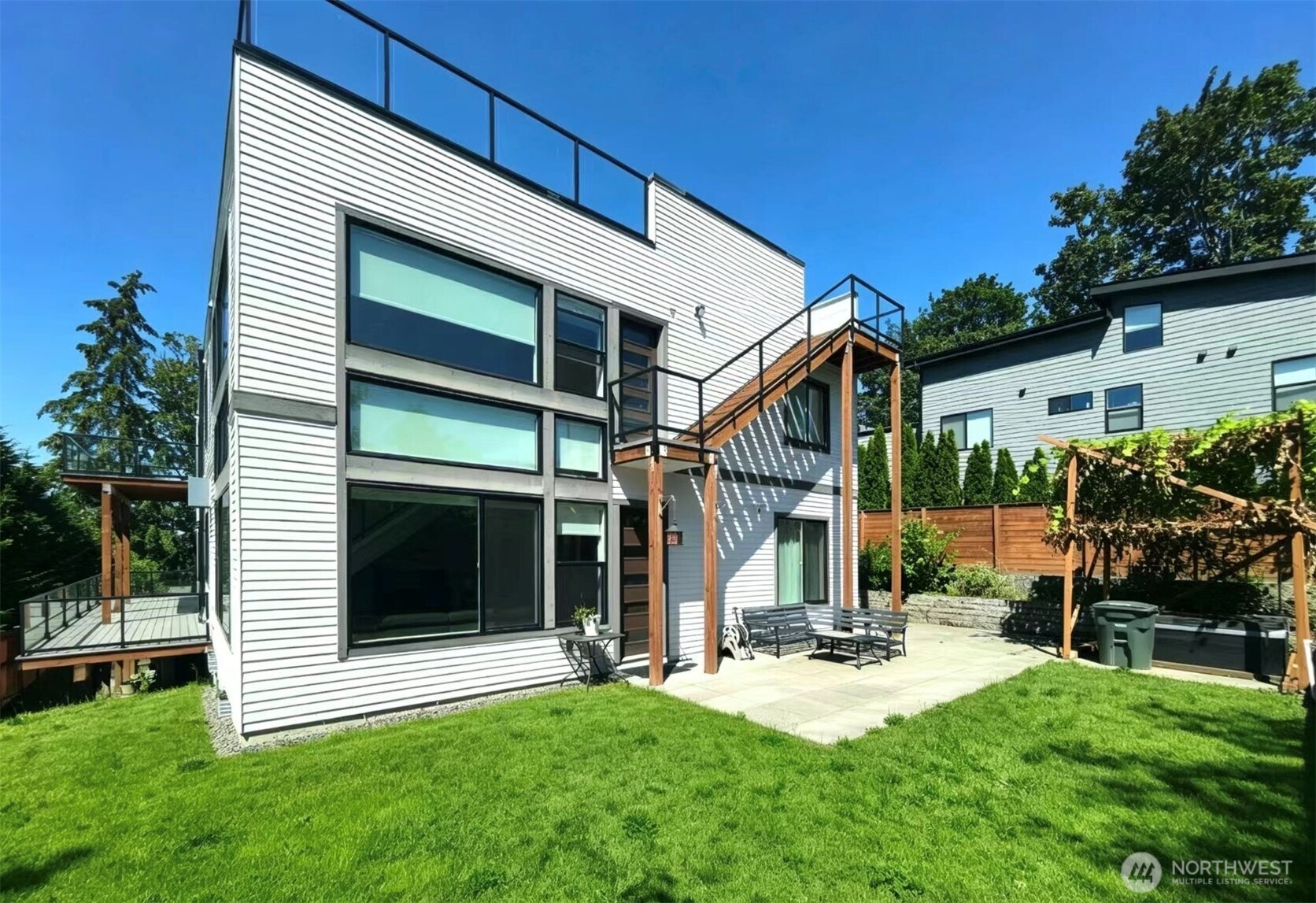 3621 Lincoln Avenue NE — photo