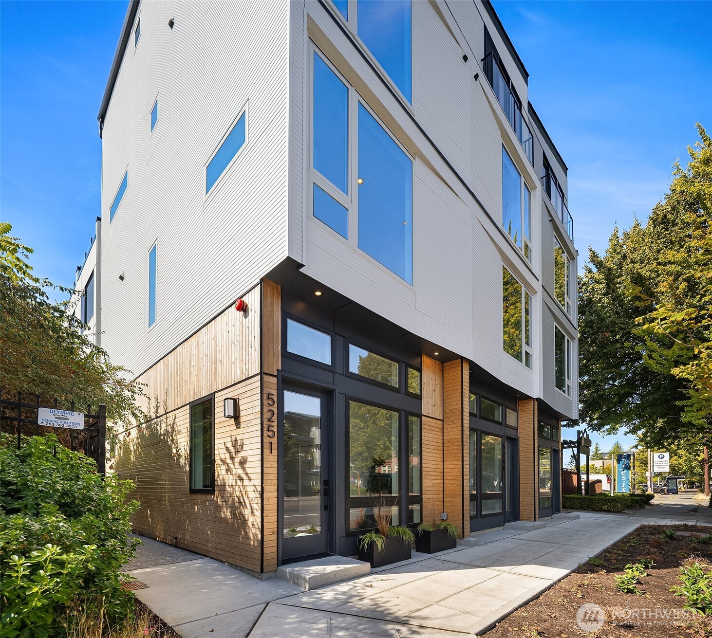 5253 California Avenue SW #B — photo