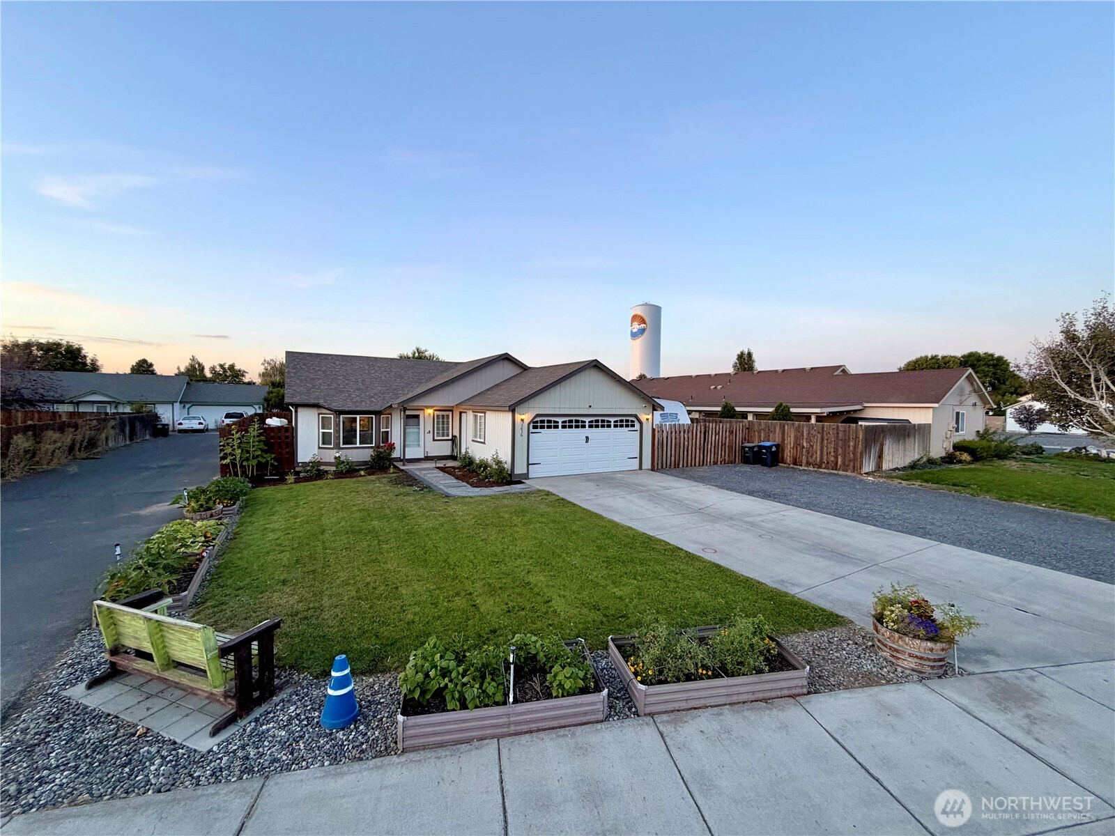 1616 NE Pirate Lane — photo