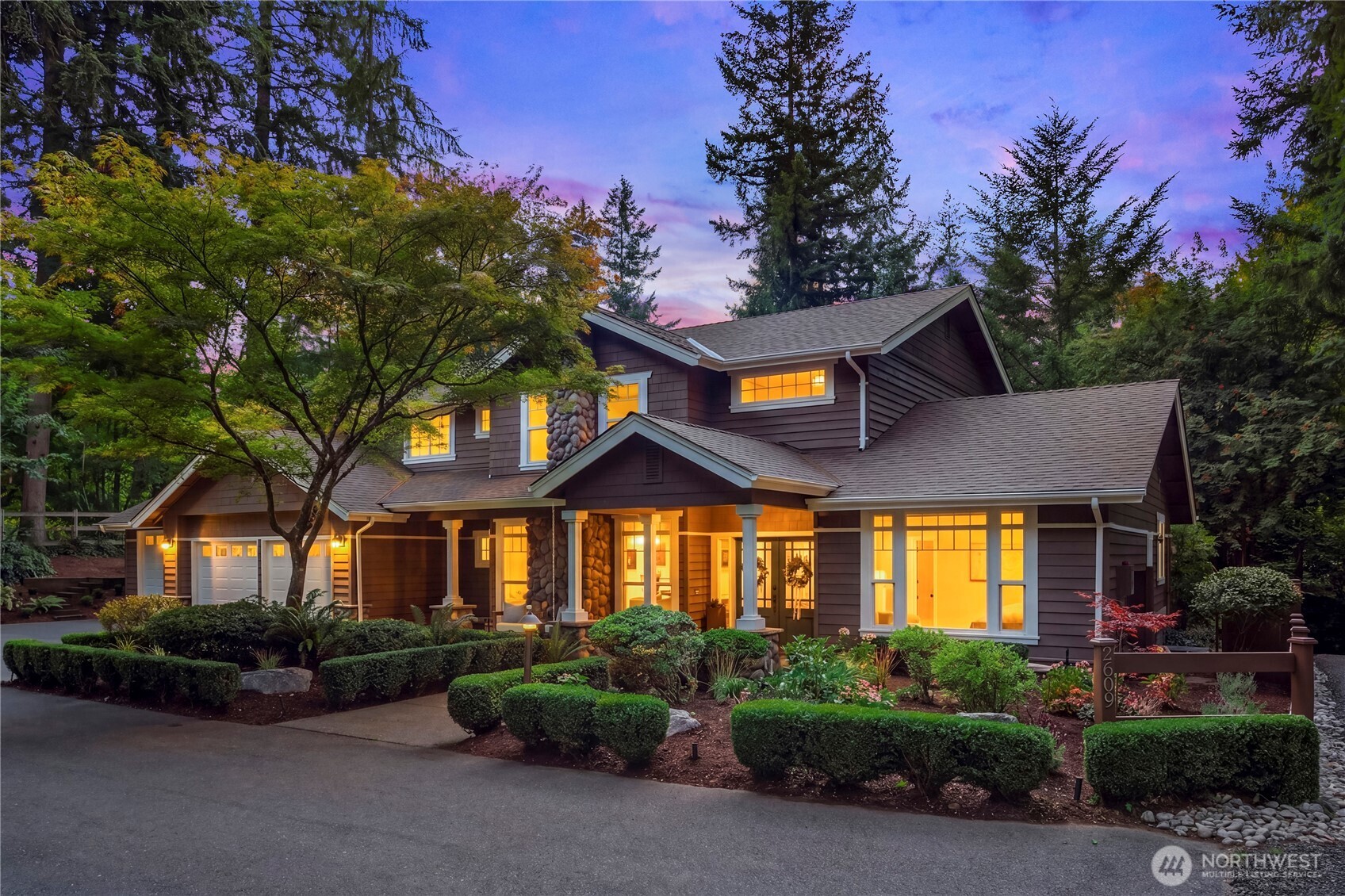 2609 E Beaver Lake Drive SE — photo