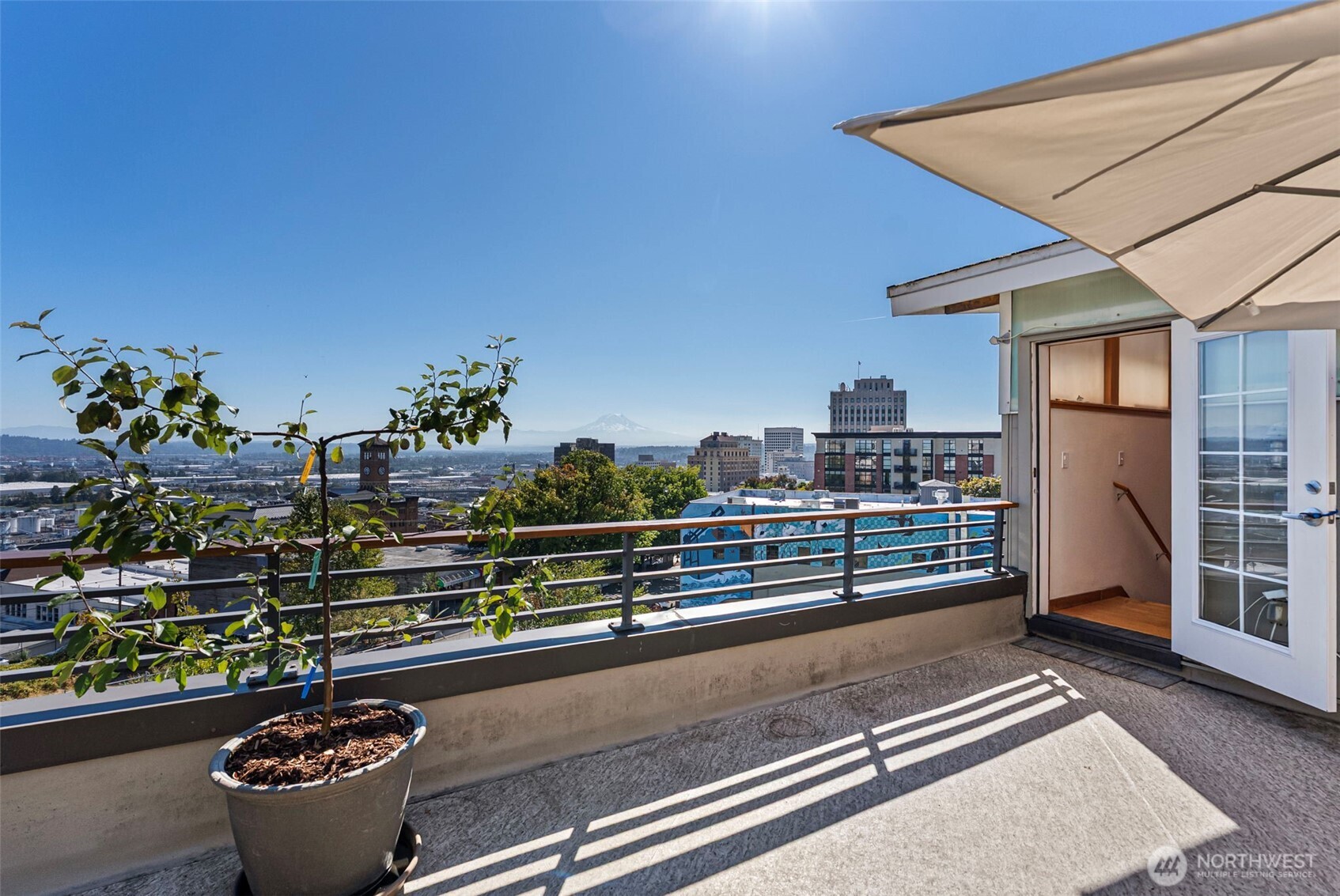 602 S Baker Street — photo