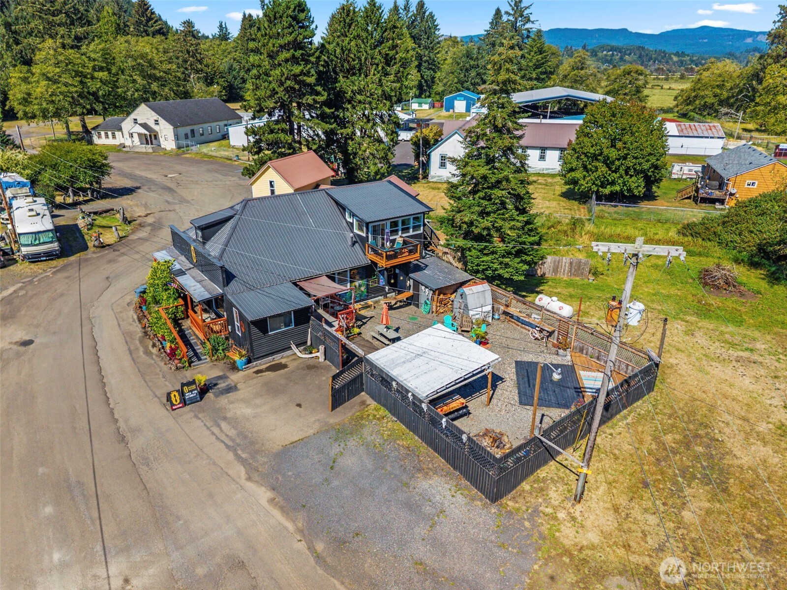 8 Fairgrounds Road — photo