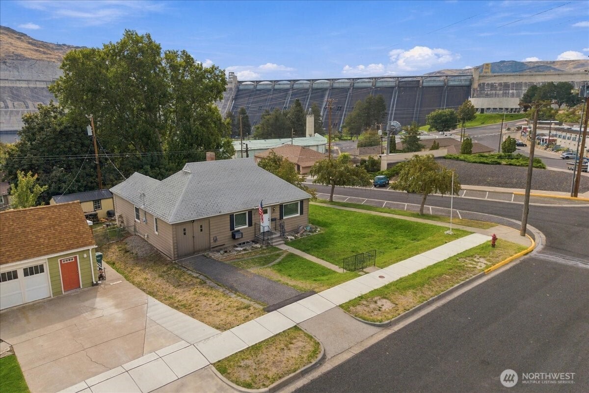 201 Ferry Street — photo