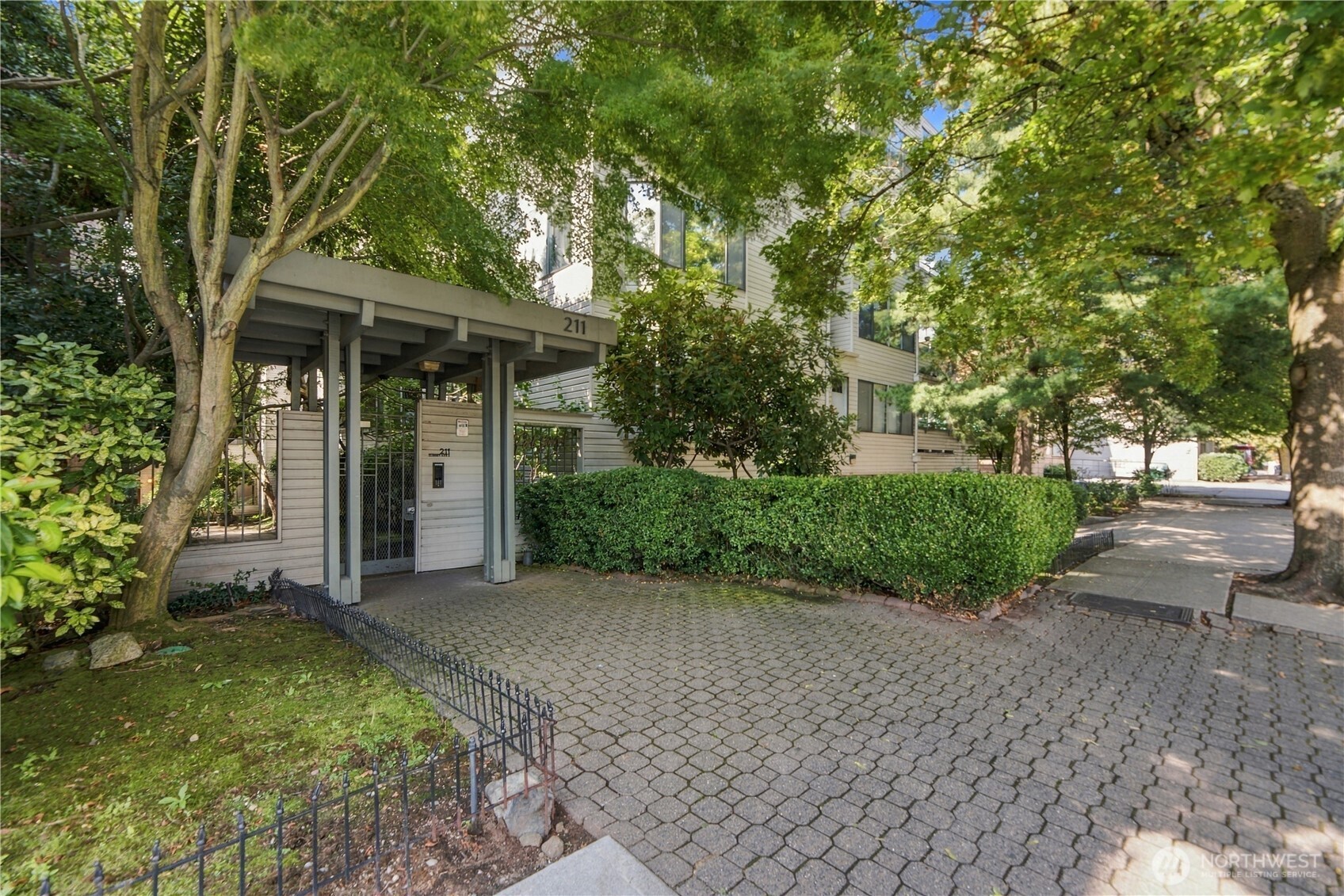 211 Summit Avenue E #108 — photo