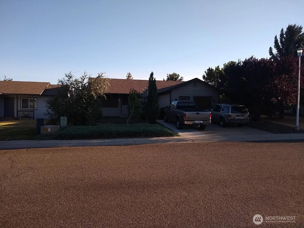807 E White Birch Avenue — photo